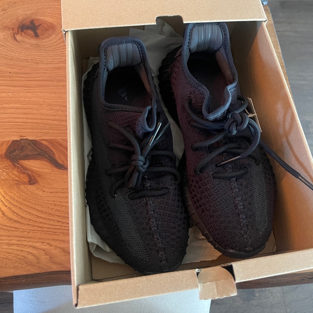 YEEZY BOOST 350 V2